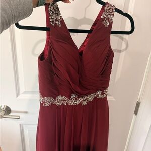 Elegant Burgundy Prom Dress with Embellishments